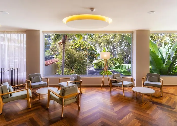 吉拉索尔套房酒店 4*