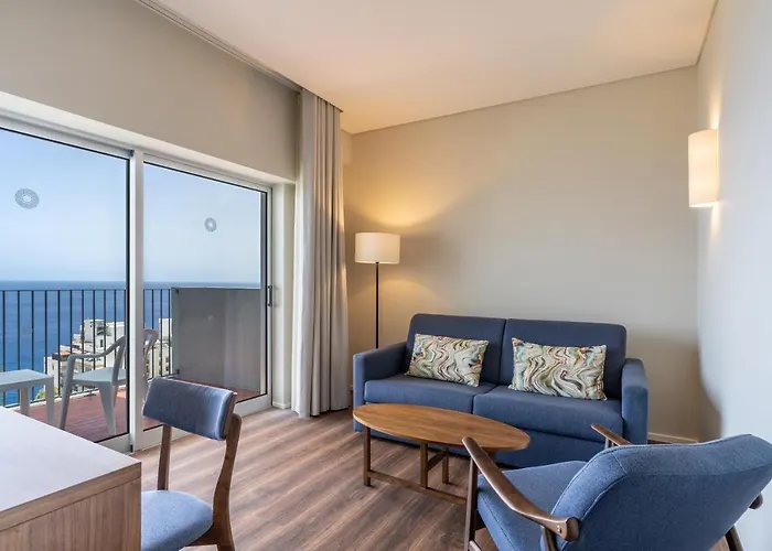 吉拉索尔套房酒店