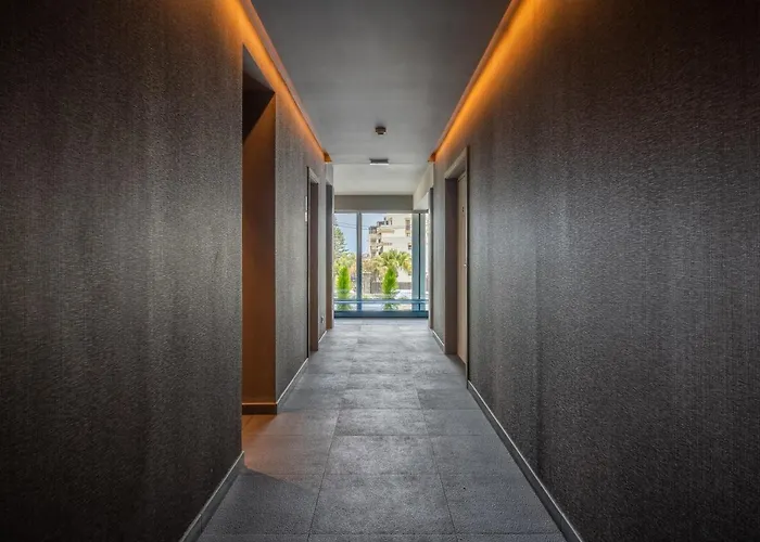 吉拉索尔套房酒店 4* 丰沙尔