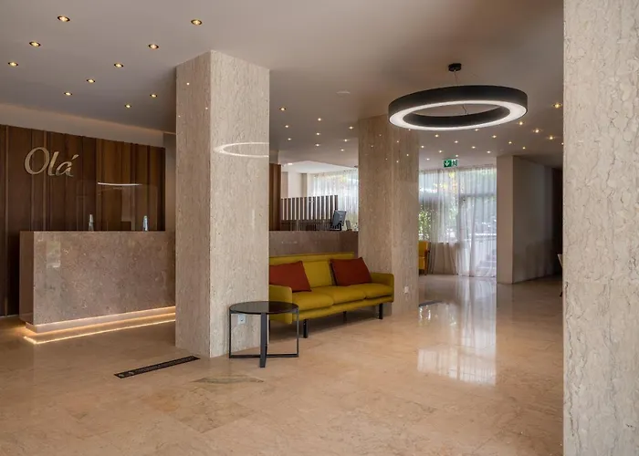 吉拉索尔套房酒店 4*