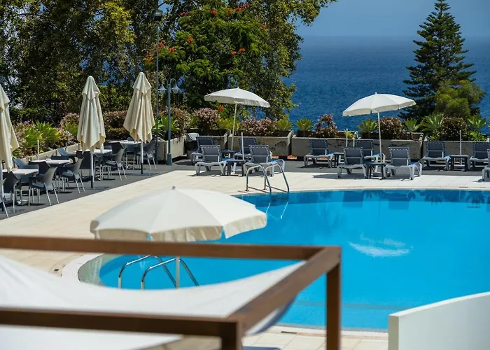 吉拉索尔套房酒店 丰沙尔