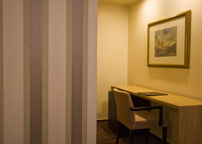 吉拉索尔套房酒店 酒店 4*