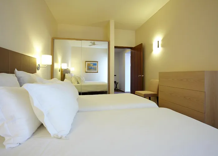 吉拉索尔套房酒店 丰沙尔