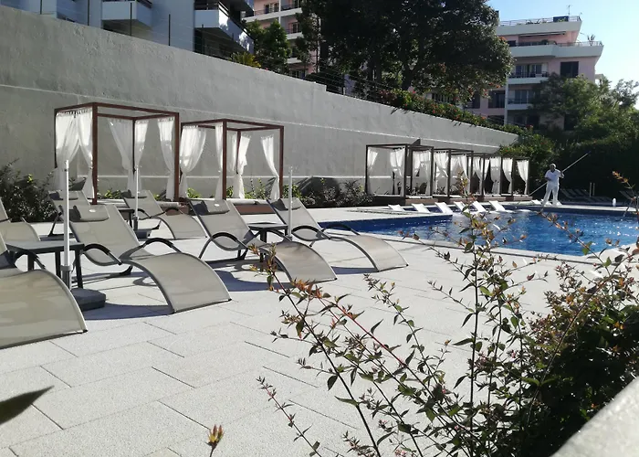 吉拉索尔套房酒店